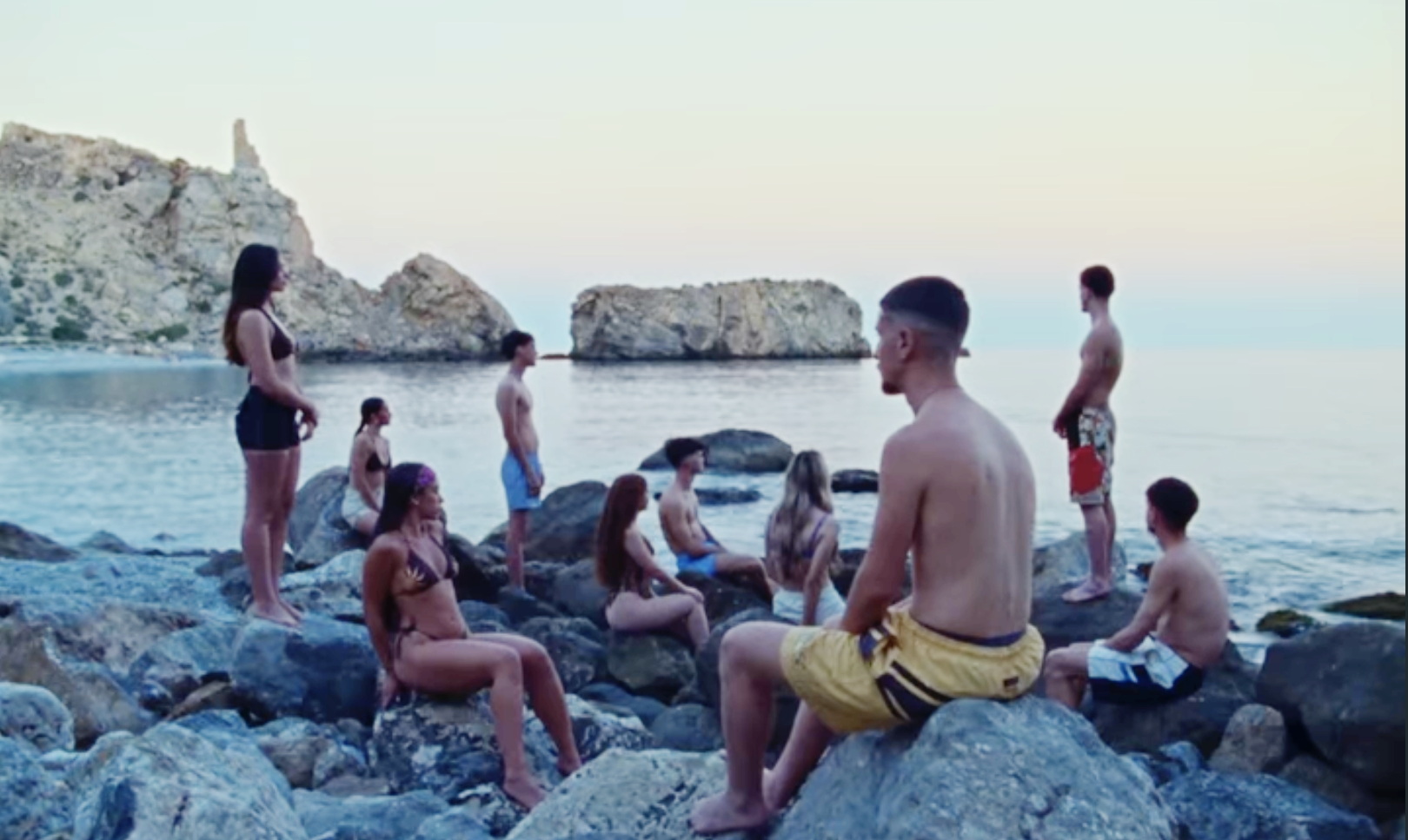 Saiko elige Castell de Ferro y la cala de La Rijana como escenarios de lujo de su último videoclip